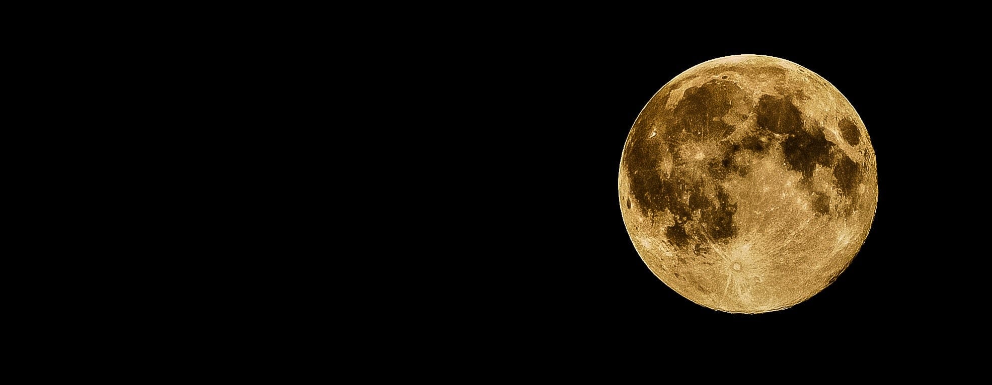 photographier-pleine-lune-dans-un-ciel-noir