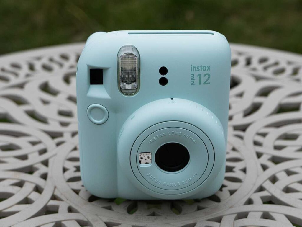 Top 10 des Meilleurs Appareils Photo Compacts Pas Chers en 2025 : Guide pour Capturer Votre Quotidien à Petit Prix 5 fujifilm_instax_mini_12 - appareil photo débutant petit budget