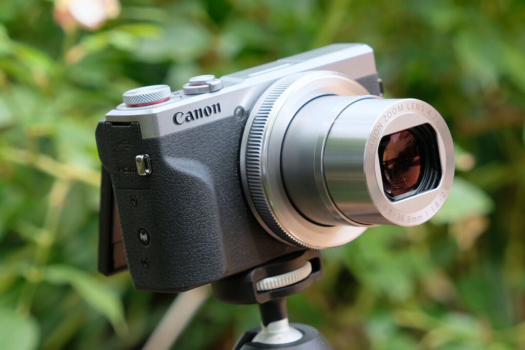 Canon PowerShot G7 X Mark III - Appareil photo compact vlogging avec objectif zoom 4.2x (24-100mm), écran orientable et streaming via USB.