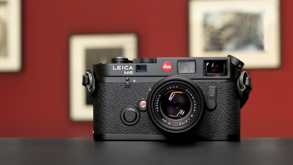 https://chatgpt.com/g/g-B3hgivKK9-write-for-me/c/68dab997-5174-832b-8d59-de067d41d2a1#:~:text=Leica%20M6%20argentique%20dans%20une%20sacoche%20en%20cuir%20%E2%80%93%20symbole%20du%20prestige%20et%20de%20la%20passion%20photo