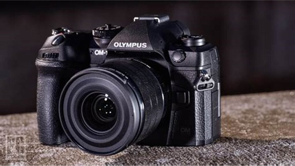 OM System OM-1 II - Hybride Micro Four Thirds professionnel avec autofocus IA, résistance aux intempéries et mode Live ND, idéal pour la photo naturaliste et de voyage.