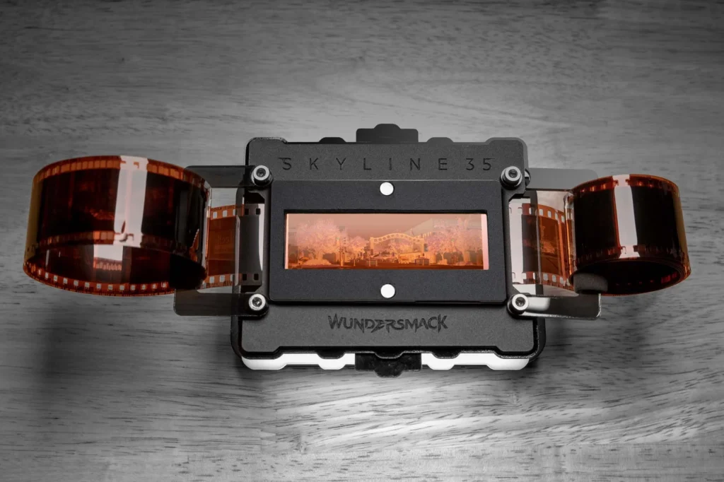 Négatifs 35 mm placés dans un porte-film