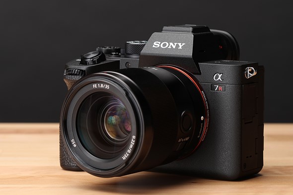 Meilleurs Appareils Photo pour la Photographie de Produit : Guide d'Achat et Comparatif 2025 1 Sony a7R IV