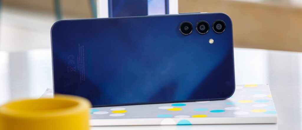 Samsung Galaxy A15, idéal pour les débutants qui veulent découvrir la photo mobile sans se ruiner.