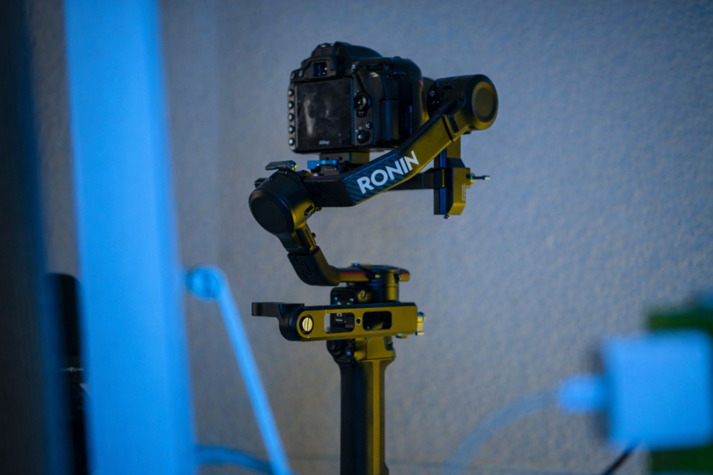 Un appareil photo monte sur un L Bracket equerre en position verticale portrait 1