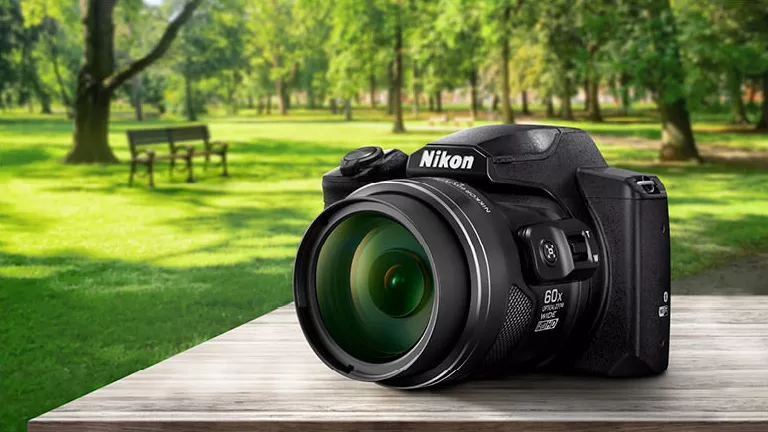 Les smartphones ont sonné le glas des appareils photo compacts, mais ces derniers résistent. 1 Nikon coolpix B600