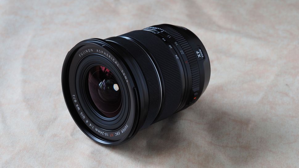 Objectif Fujinon XF 10-24mm f/4 R OIS WR - Zoom grand angle ultra performant pour paysage et architecture. Stabilisation d'image et construction étanche pour usage en extérieur.