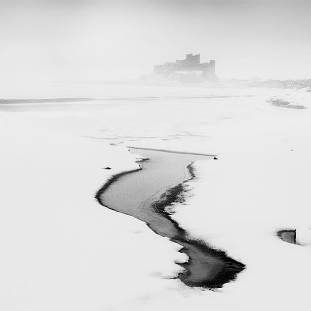 rivière dans la neige