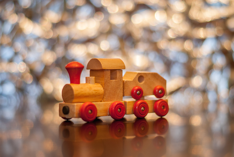 4 astuces pour débuter la photographie avec un budget limité 4 train_en_jouet