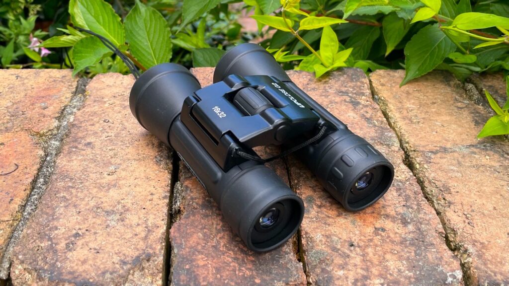 Celestron Up Close G2 16x32 Roof