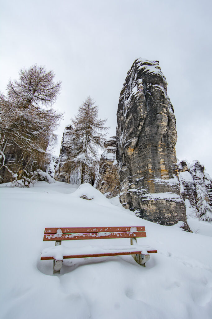Comment réussir ses photos de paysage en hiver 6 banc sous la neige