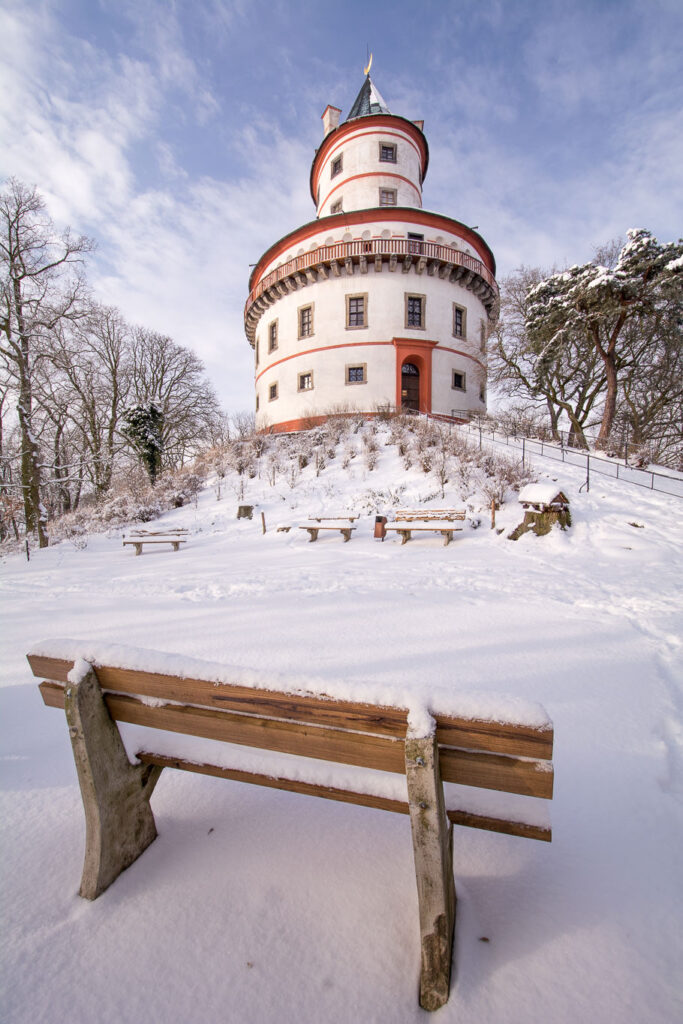 Comment réussir ses photos de paysage en hiver 13 tour_neige_banc