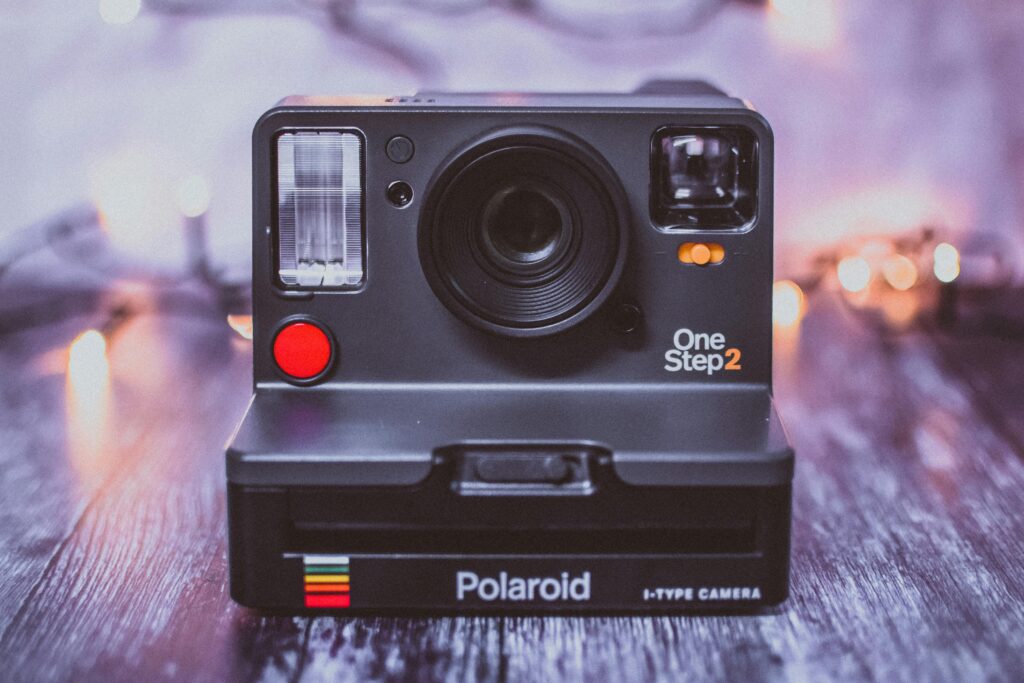 5 Astuces Simples pour Réussir Vos Photos Polaroïd à Tous les Coups 1 appareil_polaroid
