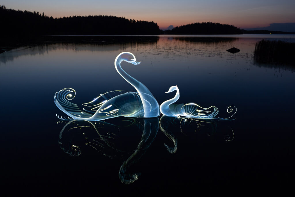 10 artistes de light painting à suivre en 2025 11 Hannu-Huhtamo-Serenity