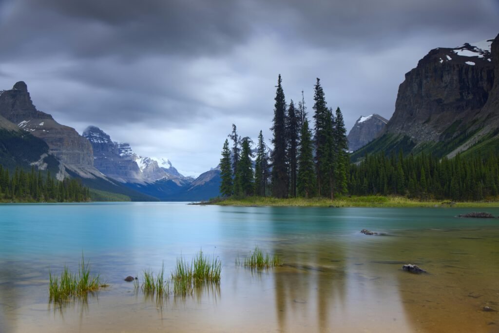 Comment choisir son objectif photo ? Le guide ultime 2026 (Grand angle, Macro, 50mm, Zooms) 3 Paysage capture avec un objectif grand angle mettant en valeur une scene immersive avec une large perspective