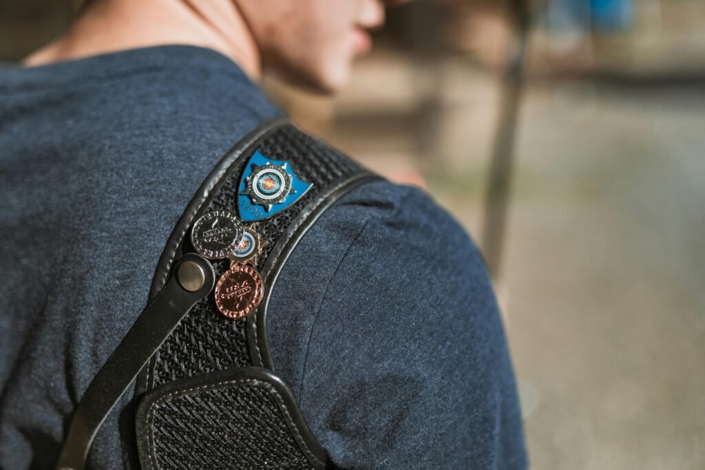 Zoom sur la texture alveolee et le rembourrage en neoprene dune sangle ergonomique pour reduire la fatigue cervicale